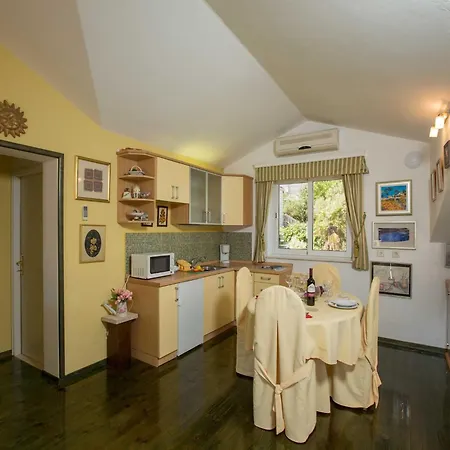 Lapad Royal - Five Bedroom With Balcony And View Holiday home